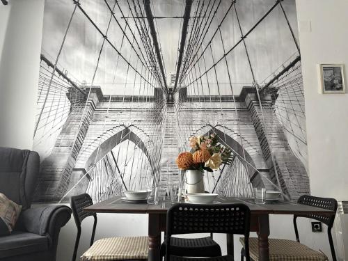 a dining table with a drawing of a bridge at Casa 1931 Breakfast Gratis in Valladolid