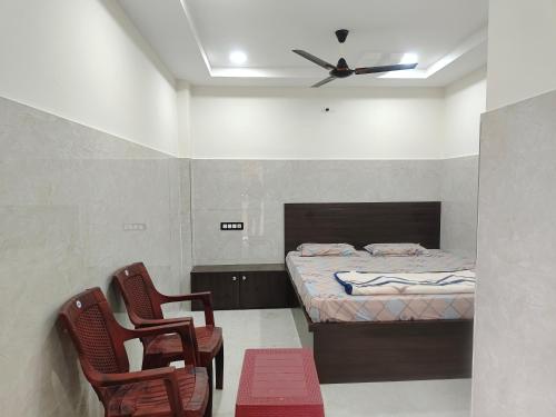 Imagen de la galería de SWASTIK STAY AC and Non Ac Rooms, en Raigīr