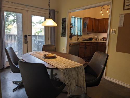 Fotografie z fotogalerie ubytování Urbenity v destinaci Irving