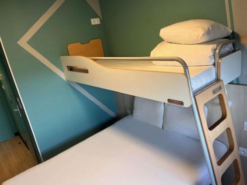 Katil atau katil-katil dalam bilik di ibis budget Honfleur Centre