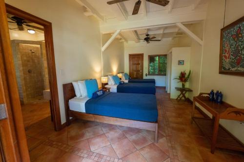 a bedroom with two beds in a room at Bluff Beach Retreat in Bocas del Toro