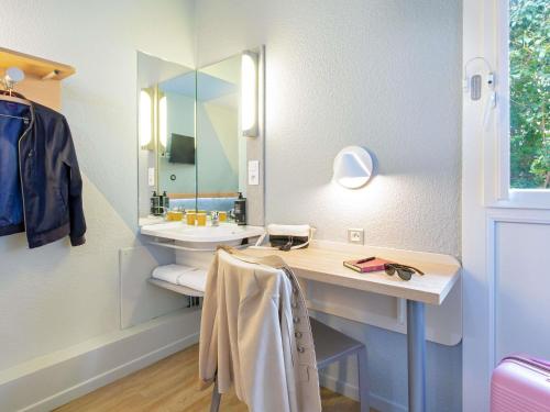 a bathroom with a sink and a mirror at ibis budget Cavaillon in Cavaillon