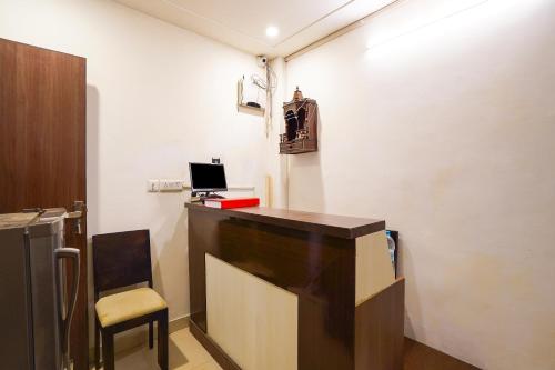 Μια τηλεόραση ή/και κέντρο ψυχαγωγίας στο Hotel O by OYO Sunshine