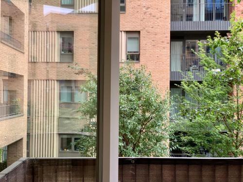 ロンドンにあるModern and Cozy Studio Retreat by Alexandra Palaceの窓からの眺め