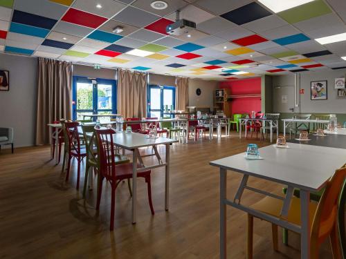 Restaurace v ubytování ibis budget Marne la Vallée Pontault Combault