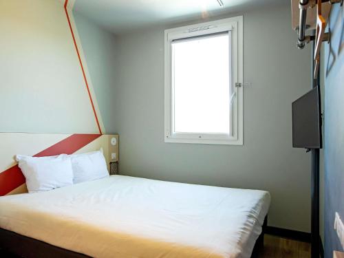 Un ou plusieurs lits dans un hébergement de l'établissement Hotel Ibis Budget Montpellier Centre Millenaire -