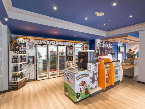 a store with a video game machine in a room at ibis budget Curitiba Centro in Curitiba