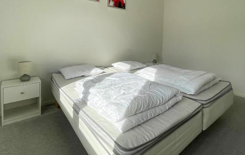 Lovely Apartment In Grimsås With Wifiにあるベッド