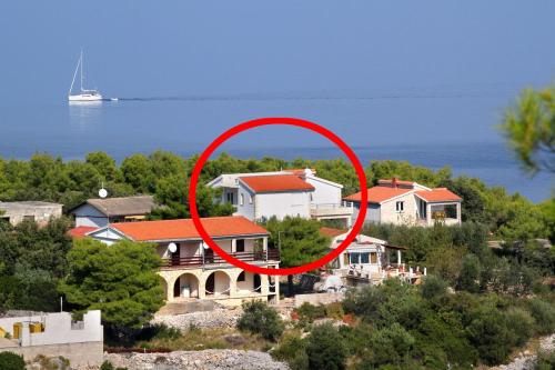 Apartments by the sea Rogac, Solta - 21346