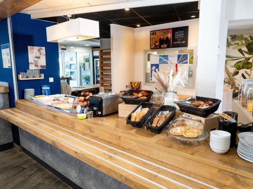 a buffet line with many different types of food at ibis budget Aix en Provence in Aix-en-Provence