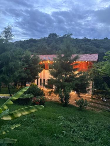 a view of a house with a garden at La Villa de los Alas in Juayúa