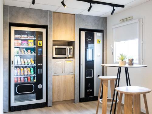 Cuisine ou kitchenette dans l'établissement ibis budget Carcassonne Aéroport - A61