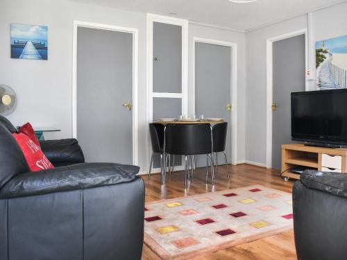 Televisyen dan/atau pusat hiburan di Dora - Uk49714