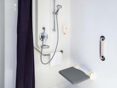 a shower in a bathroom with a shower curtain at Ibis Budget Lyon Centre - Gare Part Dieu in Lyon