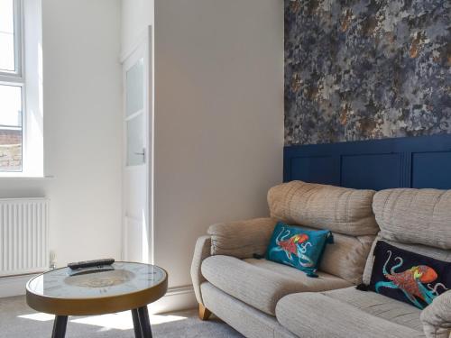 a living room with a couch and a table at Hyde Away - Uk50212 in Scarborough