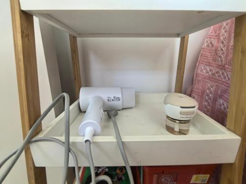 a sewing machine sitting on a shelf in a room at 厦门哈哈虎客栈 in Xiamen