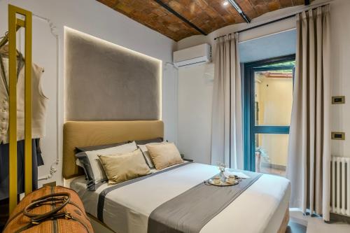 Colosseum 1 Min Design Apt with Private Courtyard