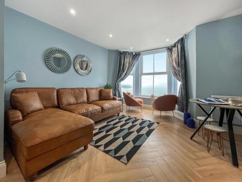 Posezení v ubytování Sea Front Hideaway