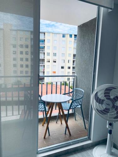 a patio with a table and chairs on a balcony at Apartamiento Ricaurte -Colombia in Girardot