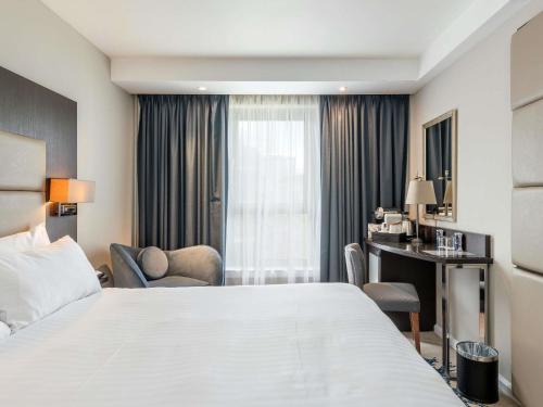 Postel nebo postele na pokoji v ubytování Mercure Edinburgh Haymarket
