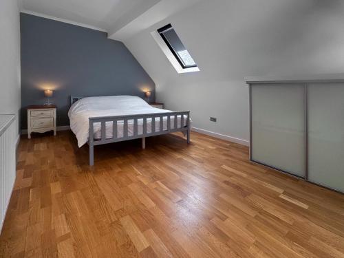 Ένα ή περισσότερα κρεβάτια σε δωμάτιο στο The Chapel Apartment