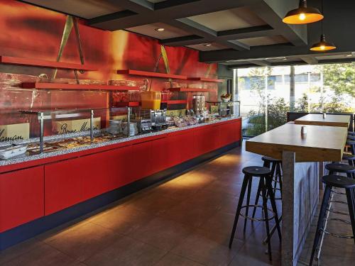 Ibis Los Mochisにあるレストランまたは飲食店