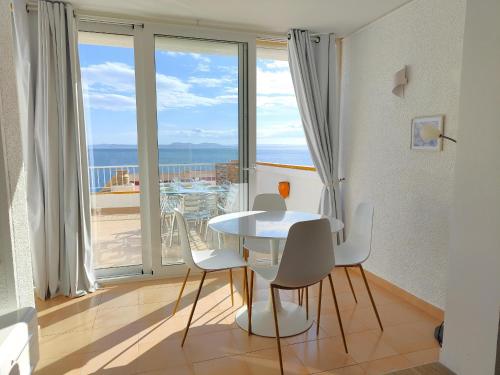 MEDITERRANEO A. Primera línea mar en Roses – terraza con vistas - ES-258-155