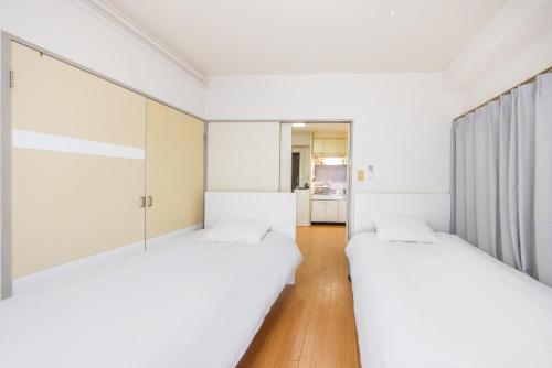 Ikebukuro 8 min walk, Kanamecho 6 min walk, 25sqm room, 2 guests, Direct access to Shinjuku, Shibuya, Tokyo, Ueno, 2 single beds