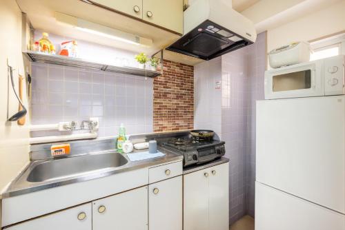 Ikebukuro 8 min walk, Kanamecho 6 min walk, 25sqm room, 2 guests, Direct access to Shinjuku, Shibuya, Tokyo, Ueno, 2 single beds