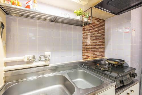 Ikebukuro 8 min walk, Kanamecho 6 min walk, 25sqm room, 2 guests, Direct access to Shinjuku, Shibuya, Tokyo, Ueno, 2 single beds