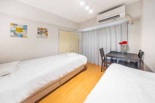 Ikebukuro 8 min walk, Kanamecho 6 min walk, 25sqm room, 3 guests, Direct access to Shinjuku, Shibuya, Tokyo, Ueno, 3 single beds