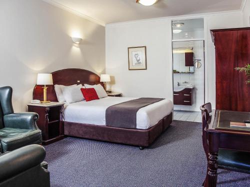 Letto o letti in una camera di Mercure Ballarat Hotel & Convention Centre