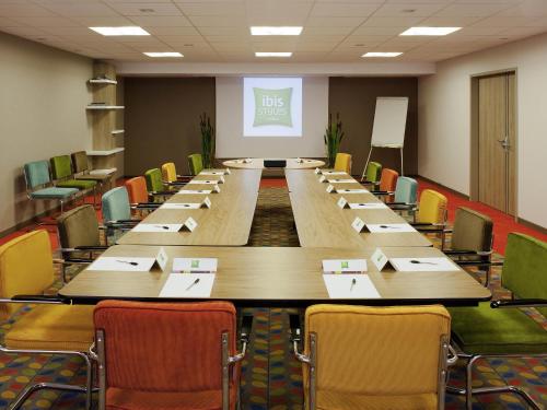a large conference room with a long table and chairs at ibis Styles Chaumont Centre Gare in Chaumont