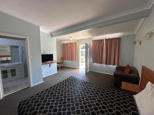 TV a/nebo společenská místnost v ubytování Colonial Motor Lodge Scone
