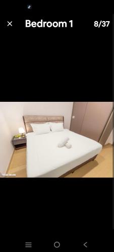 a picture of a bed in a room at Eaton kl,2R1B 0Service,klcc,500mbps,2-4pax in Kuala Lumpur