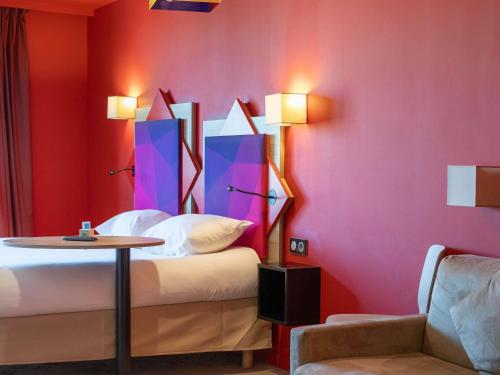 Postel nebo postele na pokoji v ubytování ibis styles Albi Centre Le Theatro