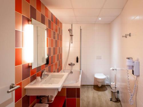 Koupelna v ubytování ibis styles Albi Centre Le Theatro