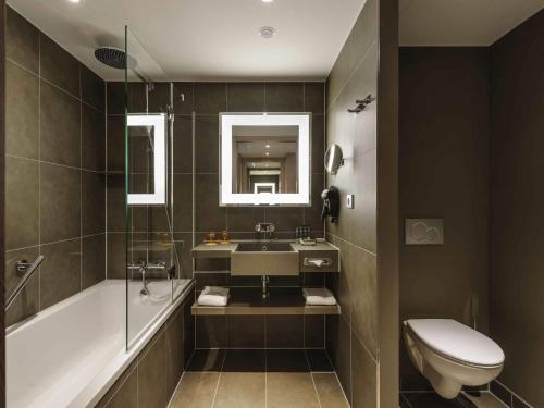 Bilik mandi di Novotel München City Arnulfpark