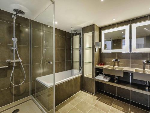 Bilik mandi di Novotel München City Arnulfpark