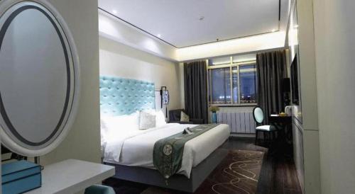 a bedroom with a large bed and a mirror at Xana Hotelle Xi'an GONG IP South Gate of Zhonglou in Xi'an