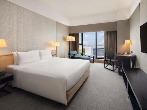 Postel nebo postele na pokoji v ubytování Grand Mercure Singapore Roxy