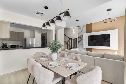 Luxury 4BR Villa Free Malibu Beach Access