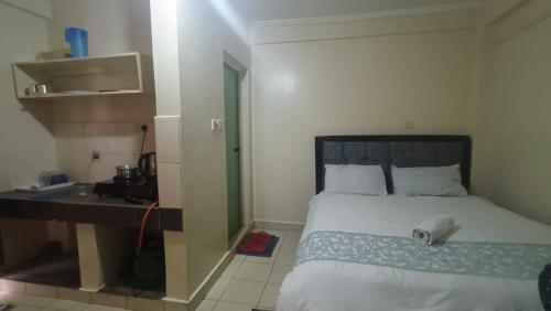 Ένα ή περισσότερα κρεβάτια σε δωμάτιο στο Guest friendly home