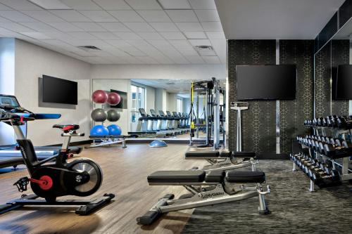 a gym with several treadmills and exercise bikes at Marriott Dallas Las Colinas in Irving