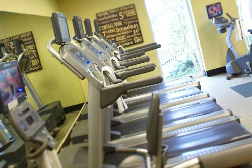 a gymnasium with a cardio machine and a treadmill at Renaissance Concourse Atlanta Airport Hotel in Atlanta