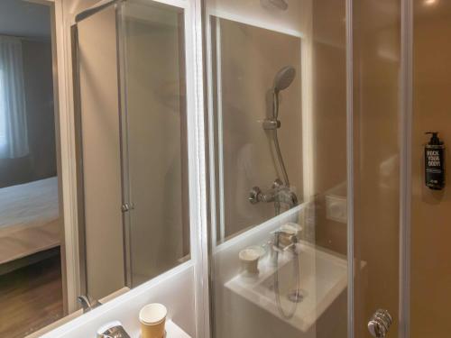 Ένα μπάνιο στο ibis budget Ciboure St-Jean-Luz