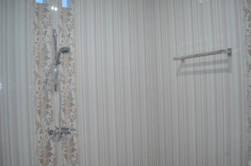a bathroom with a shower with a shower curtain at Rivera Beach in Amed