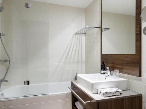 Ένα μπάνιο στο Aparthotel Adagio La Defense Courbevoie