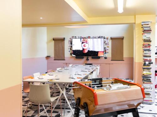a conference room with a table and a projection screen at Mama Shelter Paris East in Paris
