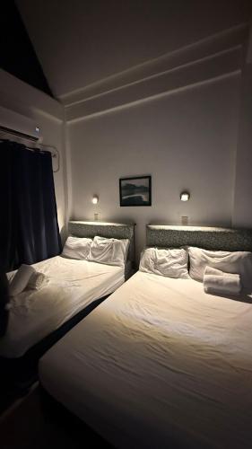 Seaside traveler's Inn by Camiguin Island Homeにあるベッド